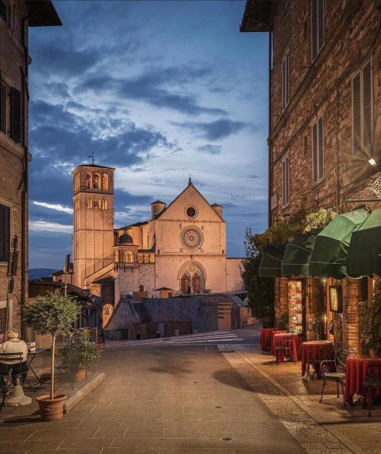 Francesco House Family Lägenhet Assisi Exteriör bild